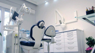 Λουκέτο σε ινστιτούτο λεύκανσης δοντιών στο κέντρο της Θεσσαλονίκης