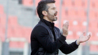 «Σε οκτώ λεπτά ο διαιτητής απέβαλλε δύο παίκτες μου και εμένα!»