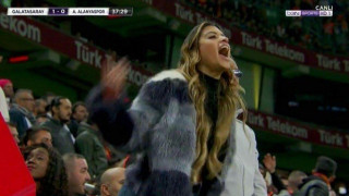 Εξοργίστηκε η γυναίκα του Μαϊκόν με τον Τζαβέλλα (pic & video)