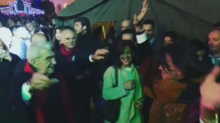 Ο χορός Μπουτάρη - Ψινάκη στο ρεβεγιόν στην Αριστοτέλους (ΒΙΝΤΕΟ)