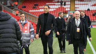 Στο «Ανφιλντ» για να δει τη νέα του ομάδα ο Φαν Ντάικ