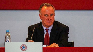 Ο Ρουμενίγκε                   αποθεώνει τον Χάινκες