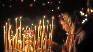 Γιατί ανάβουμε                         κερί στην εκκλησία