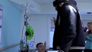 Πιτσιρικάς ζητά από τον ΛεΜπρόν να καρφώσει μπροστά στον Μπολ (vid)