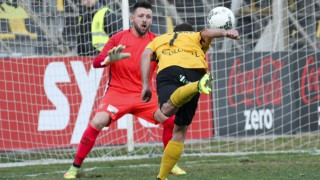 Μπουνιές στα αποδυτήρια του «Βικελίδης» και παραλίγο γενική σύρραξη