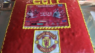 Η κοπή της πίτας για τους φίλους της Manchester United στη Θεσσαλονίκη
