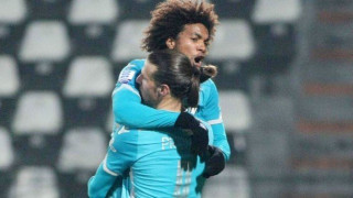 Οι δύο που δεν    ξεχνούν  την τέχνη τους και οι νέοι