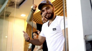 Το δώρο οπαδού του ΠΑΟΚ στον Γιώργο Σαββίδη (video)