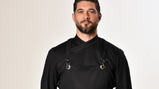 O Πάνος Ιωαννίδης με μακριά σγουρά μαλλιά & αλυσίδα στο λαιμό! (ΦΩΤΟ)