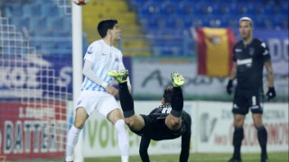 Να προσέλθει ο       επόμενος έστω… και προσευχόμενος