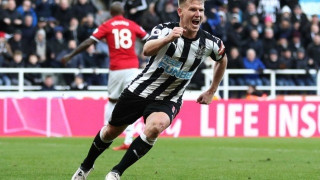 «Καρακάξες» για φίλημα, Μουρίνιο για       κλάματα!