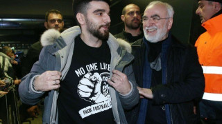 «Είμαι εδώ για εσάς,             κερδίστε όλα τα ματς»