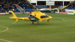 Ελικόπτερο προσγειώθηκε στο κέντρο του γηπέδου για να σωθεί οπαδός