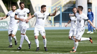 Δεν κάνει στάση πουθενά το                    τρένο!