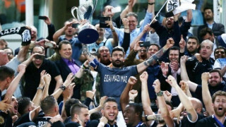 Από                    ομάδα τελικού,  ομάδα των τροπαίων