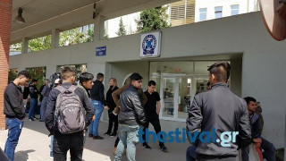 Θεσσαλονίκη: Ουρές από πρόσφυγές και μετανάστες έξω από τη ΓΑΔΘ (ΦΩΤΟ)