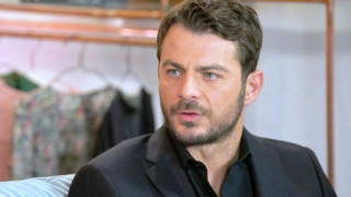 «Εγώ ήμουν Μετέωρα & ο κλώνος μου μάλωνε με παπαράτσι στη Γλυφάδα»