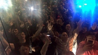 Έριξαν τα τείχη στη Νάπολι! Δεν ξανάγινε τέτοια υποδοχή! (videos)