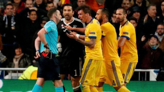 Εξω φρενών ο Μπουφόν: «Μείνε σπίτι, με τη γυναίκα σου»!