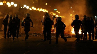 Νέα επεισόδια στην Αθήνα μεταξύ οπαδών και της αστυνομίας (vid - pics)