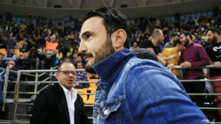 Της κακομοίρας: Μόνος του κάνει τον σχεδιασμό ο Καρυπίδης