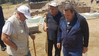 Ο Κώστας Καραμανλής στη Ροδόπη με αθλητικά και... γκλίτσα! (ΦΩΤΟ)