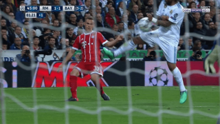 Το πέναλτι που ζητάει η Μπάγερν στο τέλος του ημιχρόνου (ΒΙΝΤΕΟ)