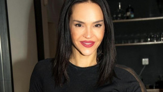 Η        Νικολέττα Καρρά με σέξι μπικίνι στην παραλία (ΦΩΤΟ)