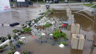 Θεσσαλονίκη: Ποτάμια οι δρόμοι λόγω της ισχυρής βροχόπτωσης (BINTEO)