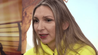 Φανή Χαλκιά:         «Όταν γεννήθηκα δεν είχα φωνή» (BINTEO)