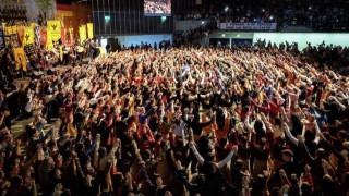 Πόντιοι φώναξαν συνθήματα του ΠΑΟΚ στο Φεστιβάλ Ποντιακών χορών (vid)