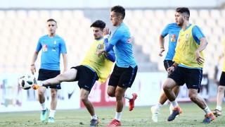 Ενδεκάδα με έντονο    ασπρόμαυρο στοιχείο η εθνική!