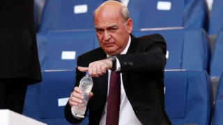 Μείωσε           το       χρέος η διοίκηση         Γραμμένου