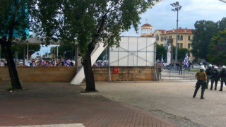 Θεσσαλονίκη: Μπλόκο των ΜΑΤ στην εκδήλωση ΣΥΡΙΖA για το Σκοπιανό (vid)