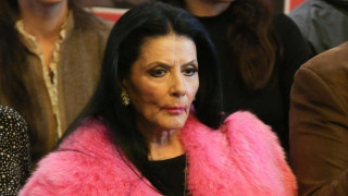 Δύσκολες ώρες περνάει η                               Ζωζώ Σαπουντζάκη