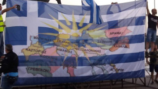 Ολοκληρώθηκε η πορεία με κατάθεση στεφάνου στο Άγαλμα του Μ Αλεξάνδρου