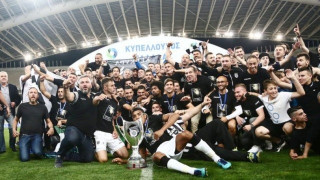 Τους περυσινούς            καρπούς και τα μάτια σας…