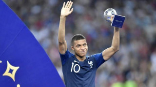 Εμπαπέ: «Μένω στην                                Παρί»