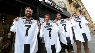 Παροξυσμός για τις φανέλες του      Κριστιάνο Ρονάλντο