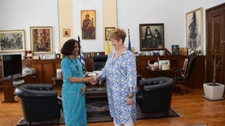 Συνάντηση της Μαρίας Κόλλια Τσαρουχά με την Πρέσβειρα της Ινδίας