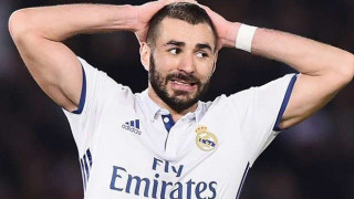 Ειρωνεύεται τον πρόεδρο της Νάπολι ο                       Μπενζεμά