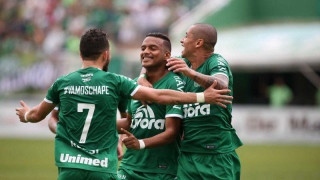 Στο Χ η Γκρέμιο, στον  άσο                 η Παρανά, στο Χ η Σάντος…  