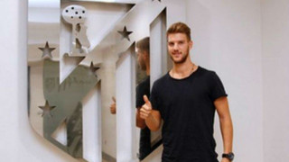 Συζητά και           με              Ρουγκάλα η       Δόξα