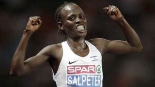 Δρομέας νόμιζε ότι τερμάτισε έναν γύρο πριν το τέλος (vid)