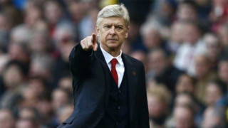 Με την    προστασία σωματοφυλάκων ο   Βενγκέρ στον πάγκο  της Αρσεναλ