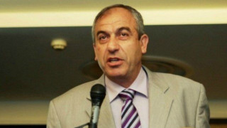 Βαρούχας: «Ας κάτσει       σπίτι του ο    Καμπούρης»