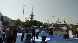 Ο επικός διάλογος Γιαννάκη-Πάιατ και τα καλάθια για καλό σκοπό (vid)