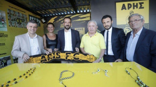 Φωνάζει                την επιστροφή                  του