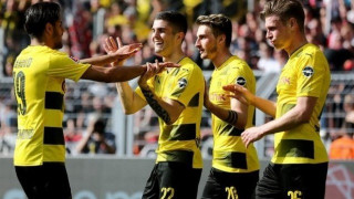 Η Γερμανία έχει Χ, η                      Αγγλία άσους, η Ελλάδα under