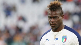 Ο Μπαλοτέλι   τρόλαρε   άγρια  τον  Ινσίνιε  και  τη σύντροφο του